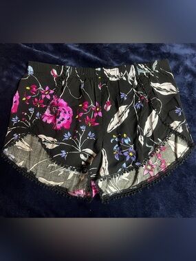 Express Black Floral-Print Shorts with Lace Trim